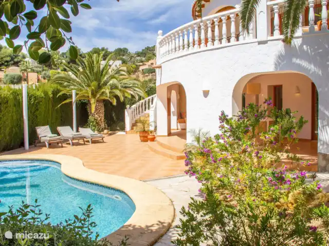 Casa Los Moros huren in Spanje, Costa Blanca, Moraira - villa Rondom het zwembad staan 8 luxe ligbedden.