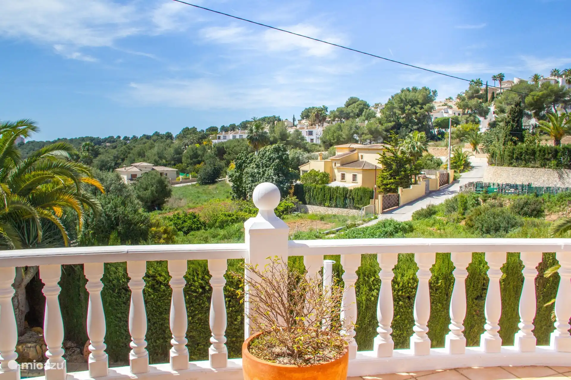 Te alojarás aquí en paz y tranquilidad en la Costa Blanca.