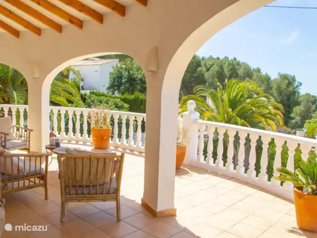Casa Los Moros huren in Spanje, Costa Blanca, Moraira - villa De bovenverdieping bereik je via een trap naar het ruime terras.