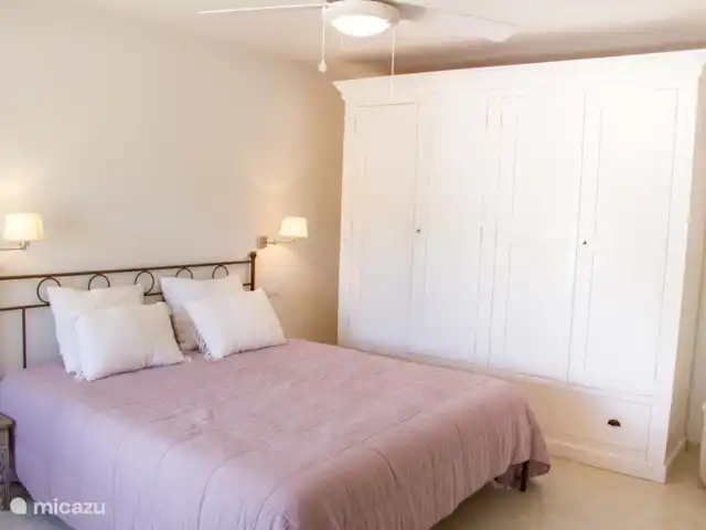 Casa Los Moros huren in Spanje, Costa Blanca, Moraira - villa De master bedroom heeft een ensuite badkamer met douche en toilet.