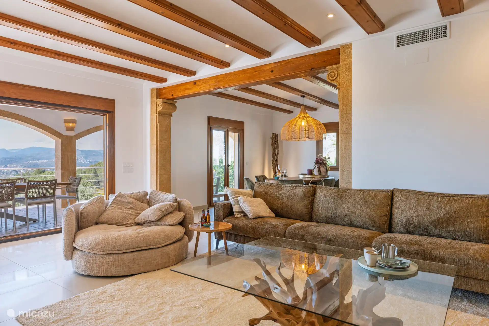 Spacious living room