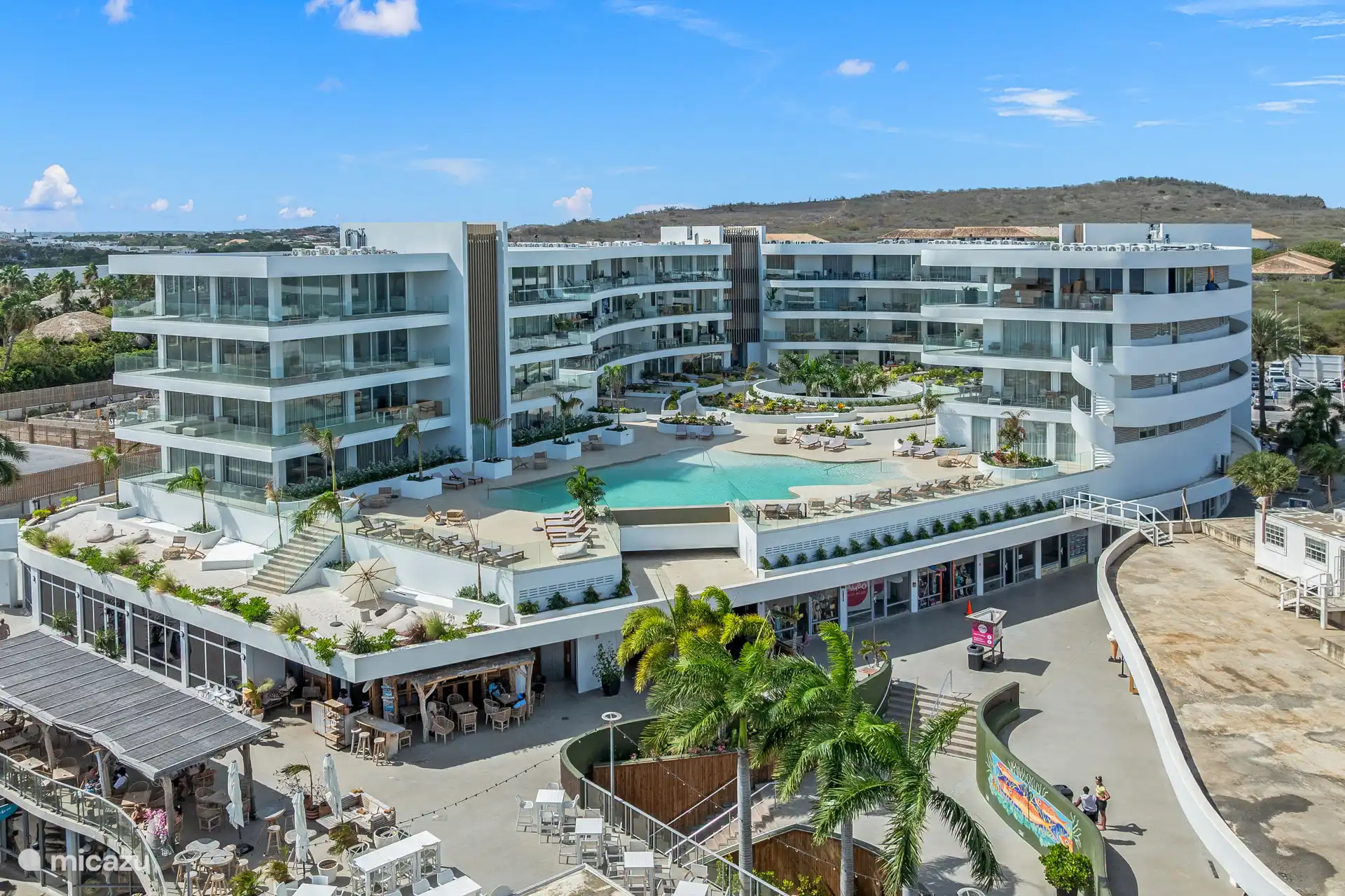 Mambo Beach Boulevard ligt letterlijk aan je voeten.