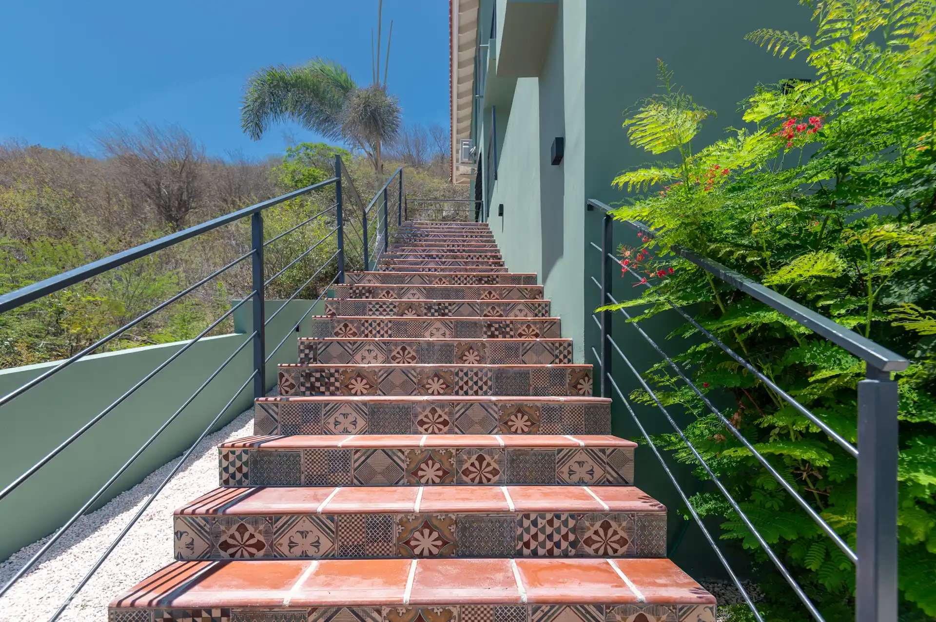 Treppe hinauf zum Eingang