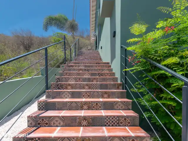 Villa Bella Vista *Uniek uitzicht* huren in Curaçao, Banda Abou (west), Fontein - villa Trap omhoog naar de ingang