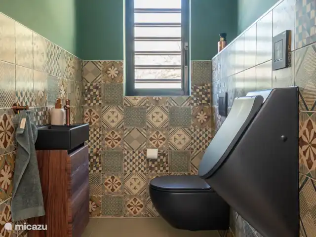 Villa Bella Vista *Uniek uitzicht* huren in Curaçao, Banda Abou (west), Fontein - villa Aparte toilet ruimte met voor de heren een eigen losse toilet :-)