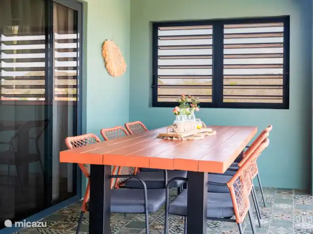 Villa Bella Vista *Uniek uitzicht* huren in Curaçao, Banda Abou (west), Fontein - villa Heerlijke eigentijdse diner tafel met 6 stoelen