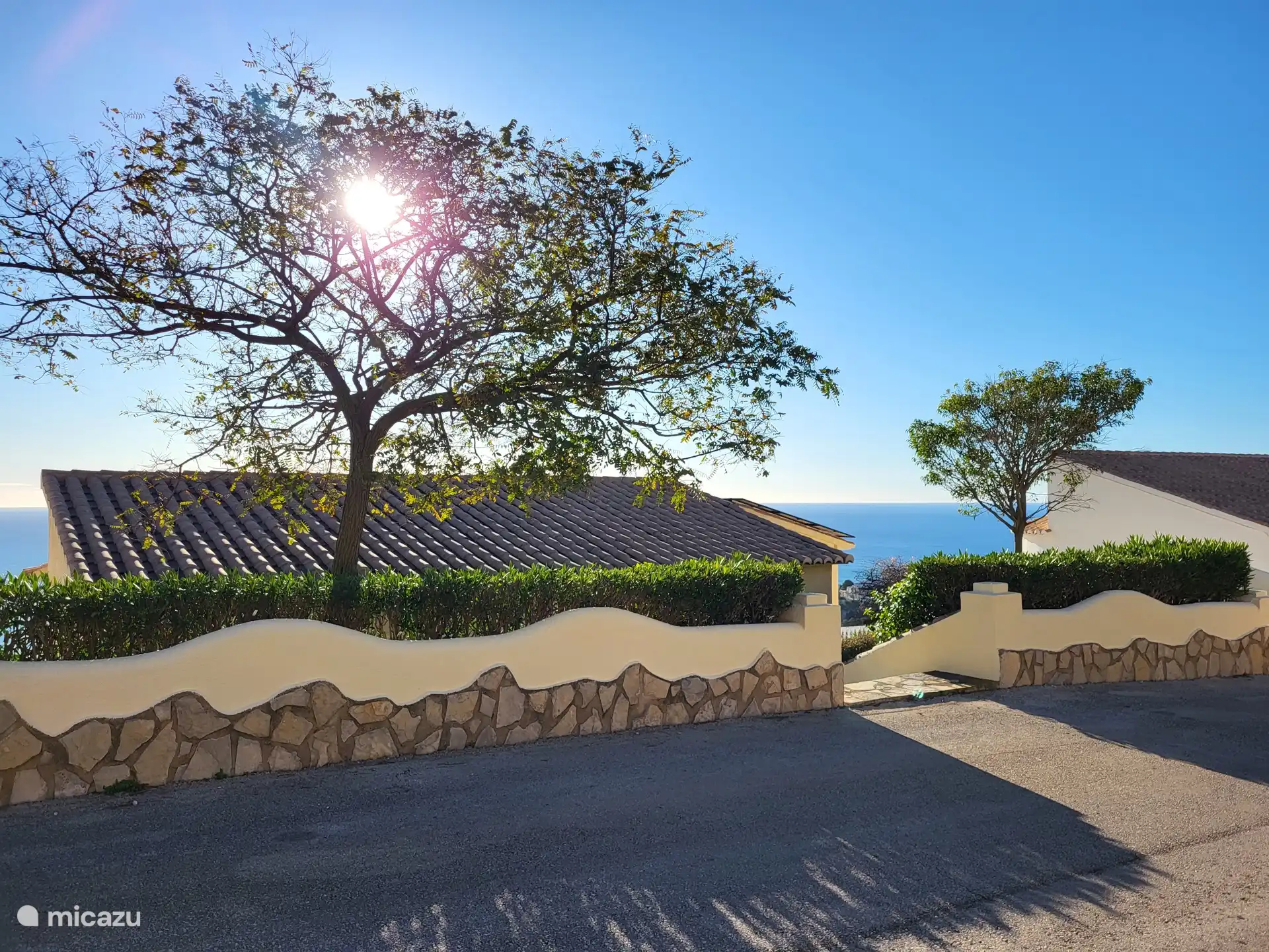 Haus von der Straße aus