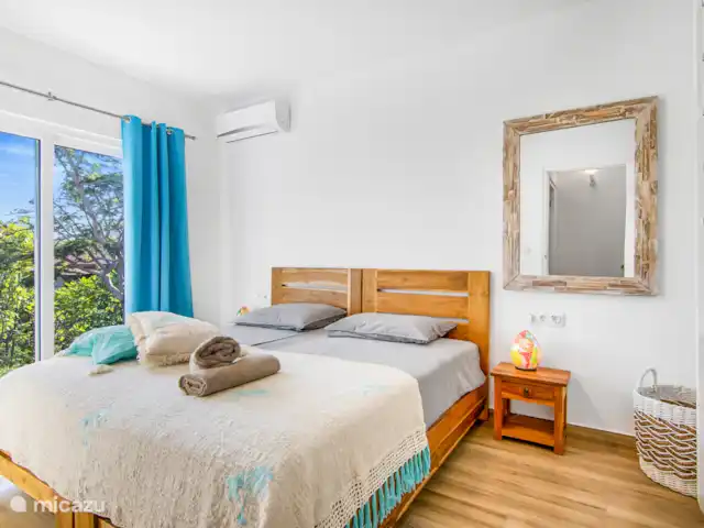apartamento en Curazao, Banda Arriba (este), Jan Thiel – Kakina Lodges Jan Thiel - Zanzi Dormitorio con vistas al jardín