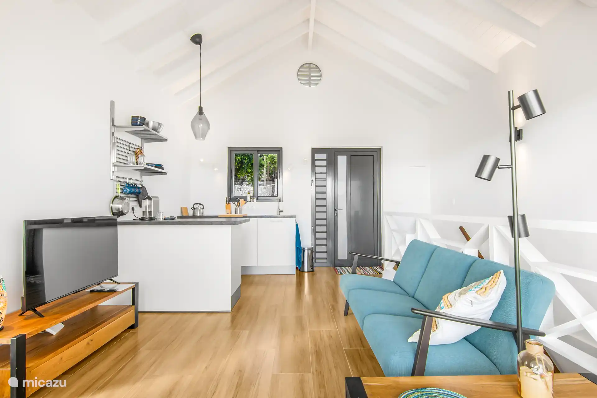 Woonkamer met open keuken