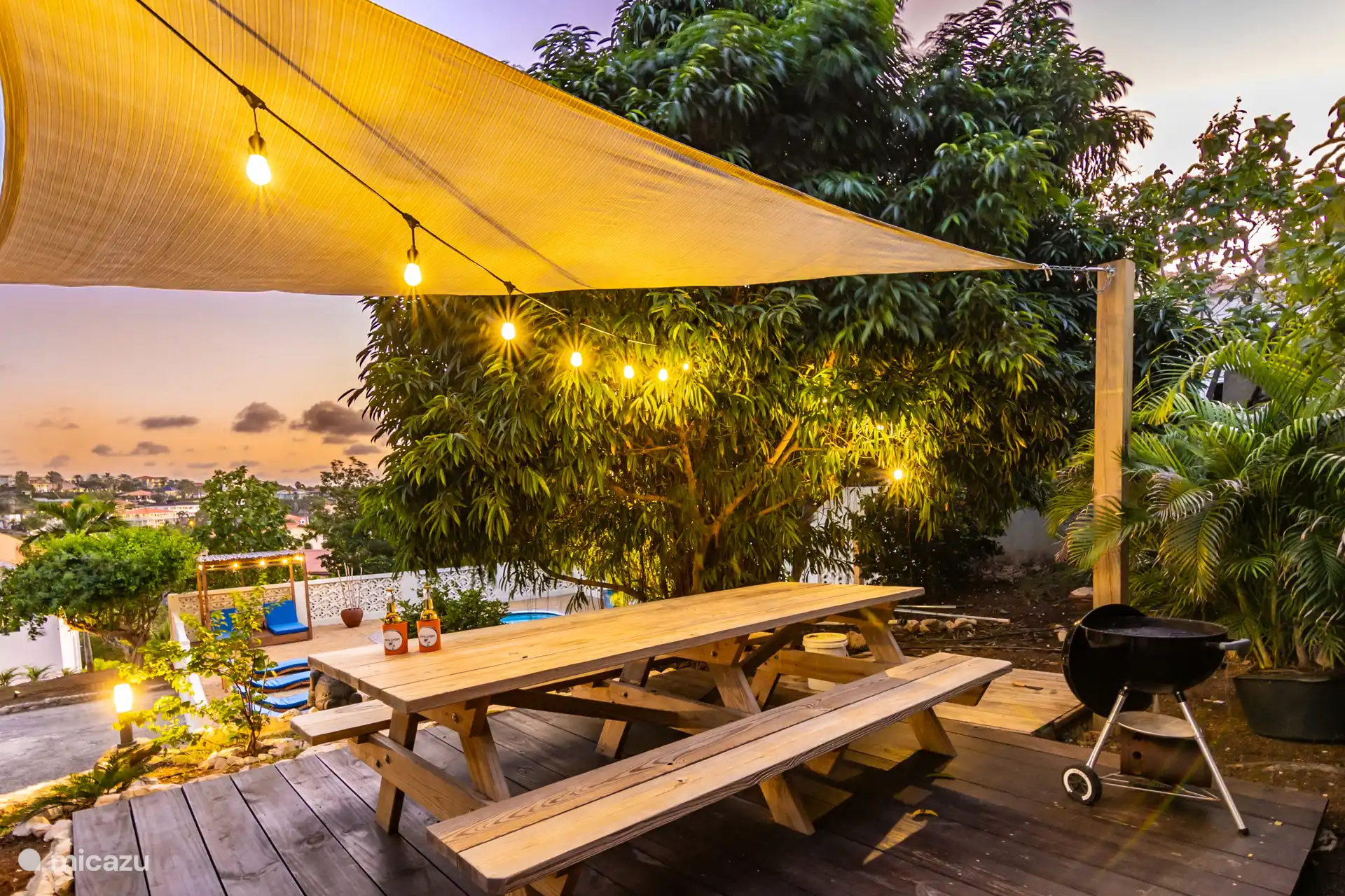 Spacious sitting in tropical garden with BBQ. With sea, valley and garden views. 