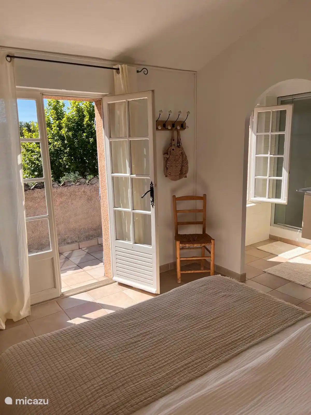 Hauptschlafzimmer mit Bad und Terrasse