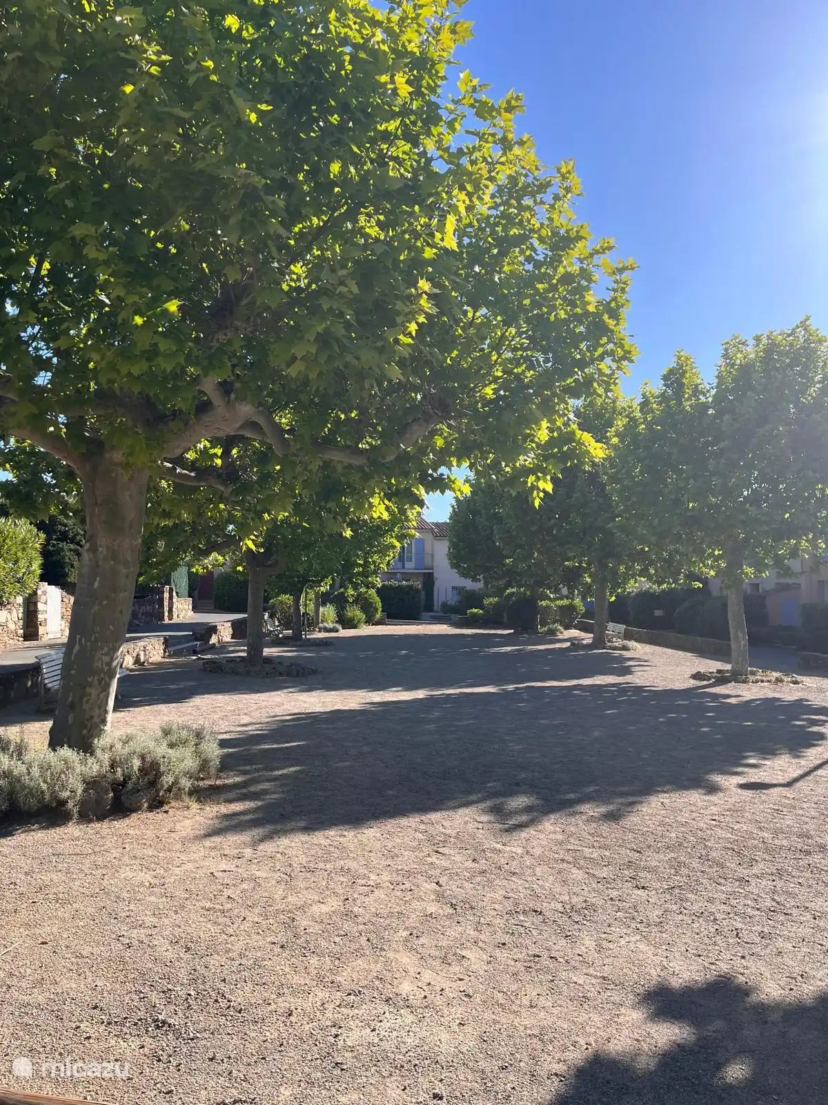 Bouleplatz vor der Tür