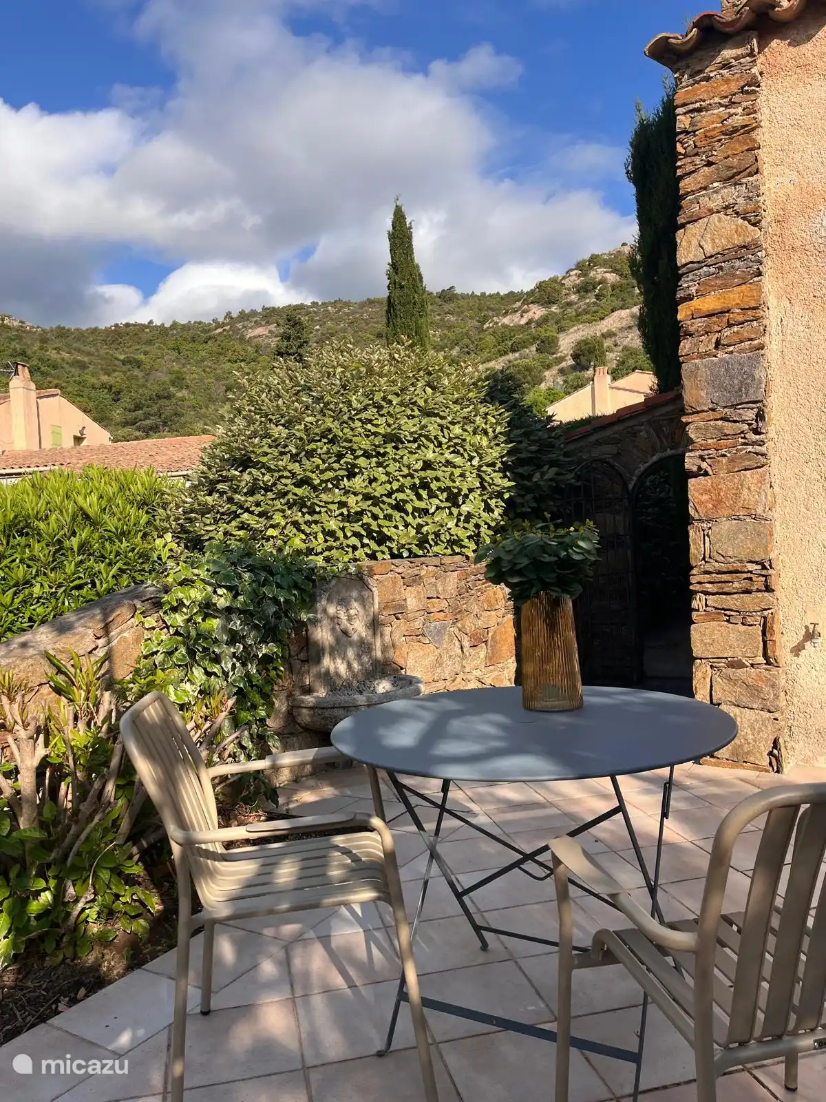 Eingang mit vorderer Terrasse