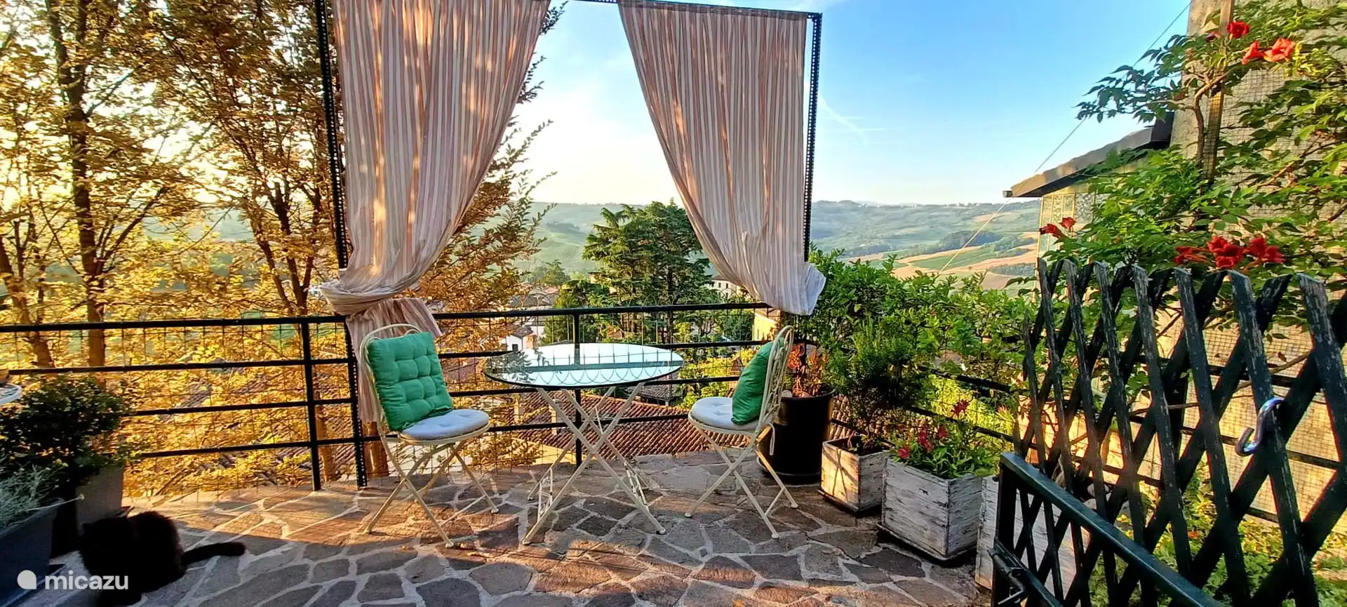 Unsere Terrasse die den Gaesten zur Verfuegung steht