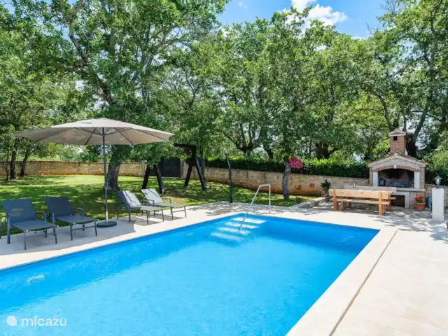 Casa Ana | Croatie, Istrie, Visnjan - maison de vacances transats au bord de la piscine