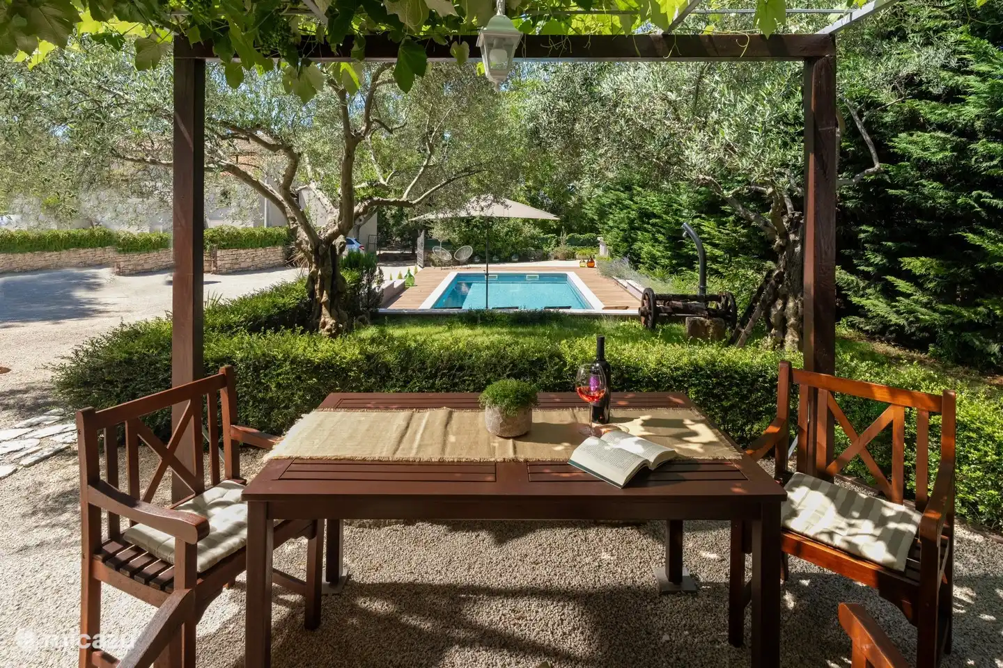 Sitzbereich + Swimmingpool