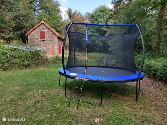 Lujosa casa de vacaciones del siglo XIX en Francia, Puy-de-Dôme, Buxières-sous-Montaigut - casa vacacional Cama elástica