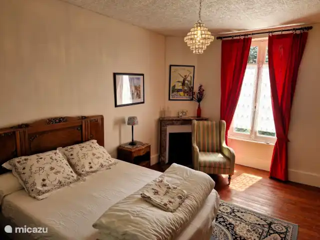 Lujosa casa de vacaciones del siglo XIX en Francia, Puy-de-Dôme, Buxières-sous-Montaigut - casa vacacional Dormitorio 1