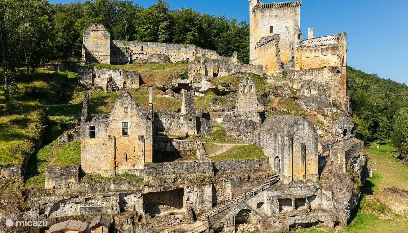 Château de Commarque. Le château vaut vraiment le détour et la vue sur la vallée est également super belle.