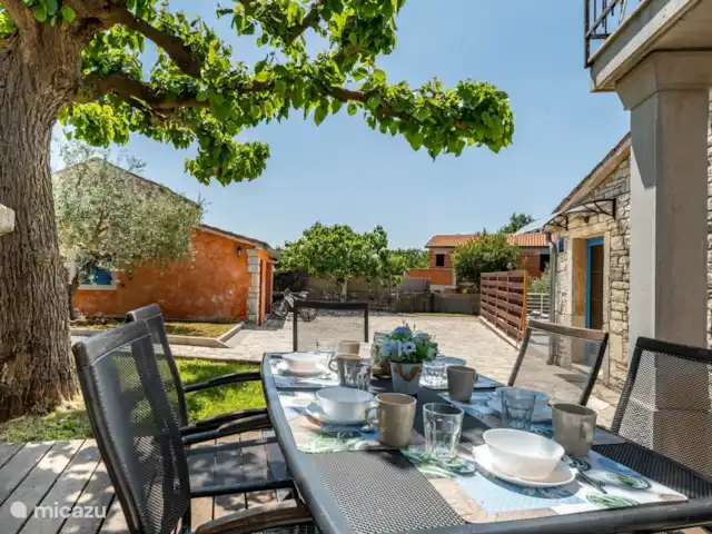 Villa Nadalina huren in Kroatië, Istrië, Visnjan - villa zitje in de tuin