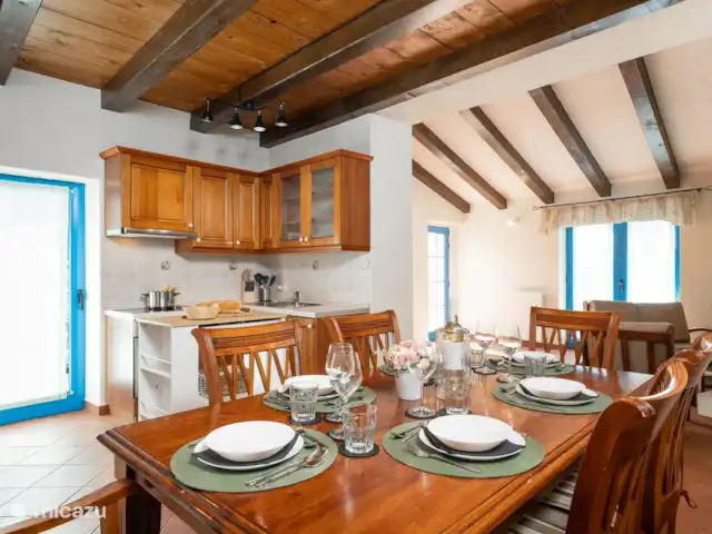 Villa Nadalina huren in Kroatië, Istrië, Visnjan - villa eettafel + keuken