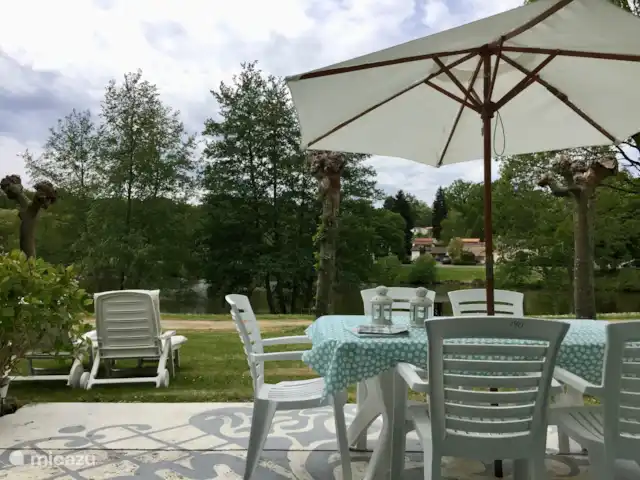 Village le Chat, Narcisse 140 | France, Charente, Écuras - maison de vacances Vue imprenable sur le lac