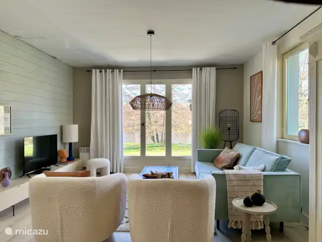 Village le Chat, Narcisse 140 | France, Charente, Écuras - maison de vacances Vous pouvez également voir le lac depuis le salon