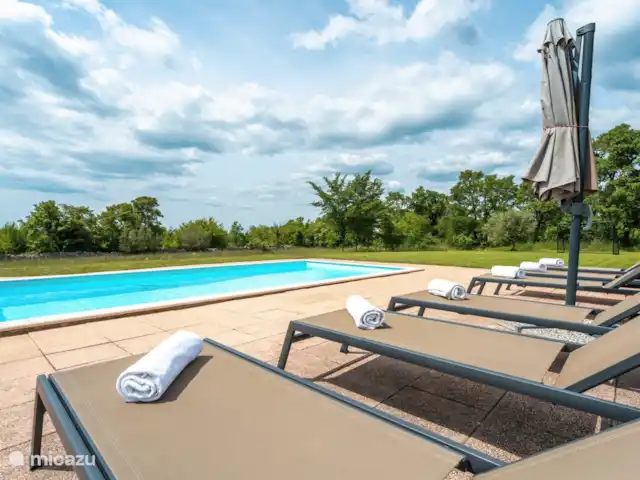 Villa Maslina | Croatie, Istrie, Porec - villa transats au bord de la piscine