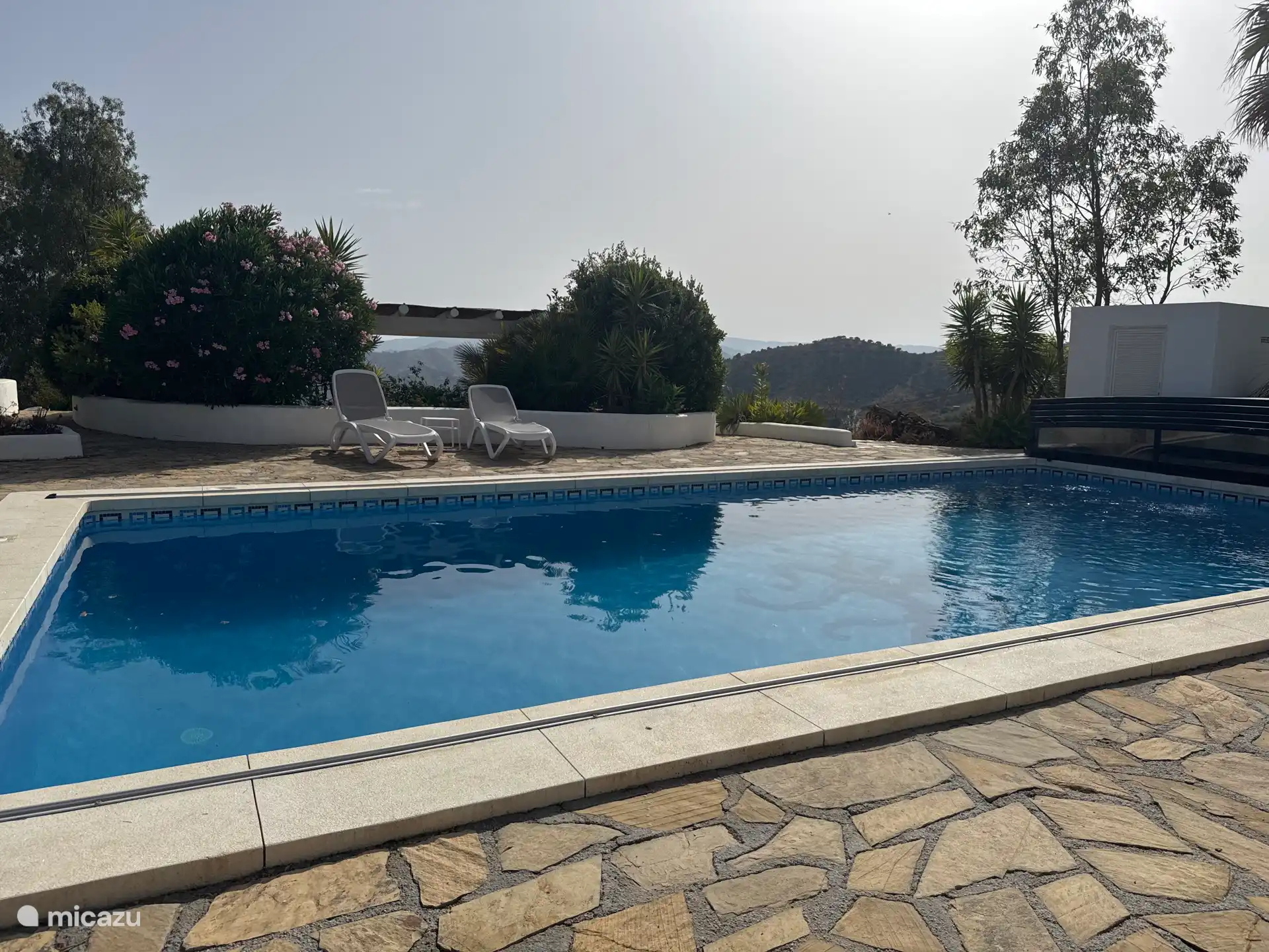 Großer Swimmingpool