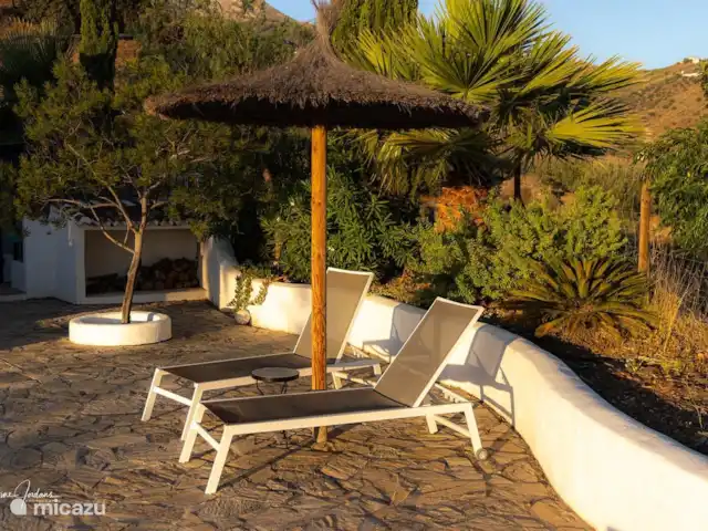 Villa Cipreses (más casa de huéspedes) en España, Andalucía, Canillas de Aceituno - villa 10 hamacas piscina
