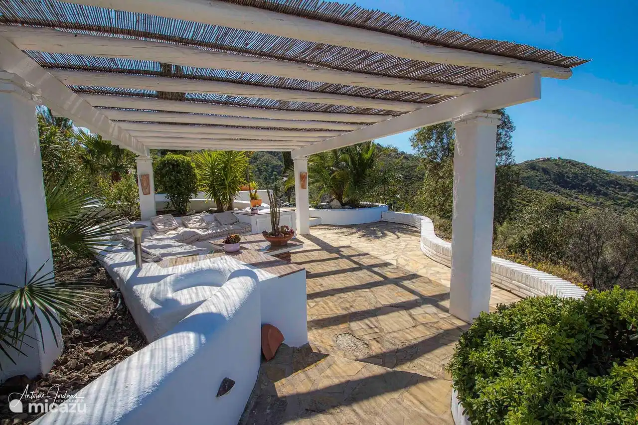 Sonnenuntergehende Terrasse