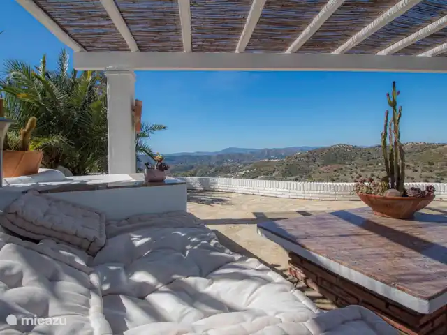 Villa Cipreses (más casa de huéspedes) en España, Andalucía, Canillas de Aceituno - villa Terraza puesta de sol