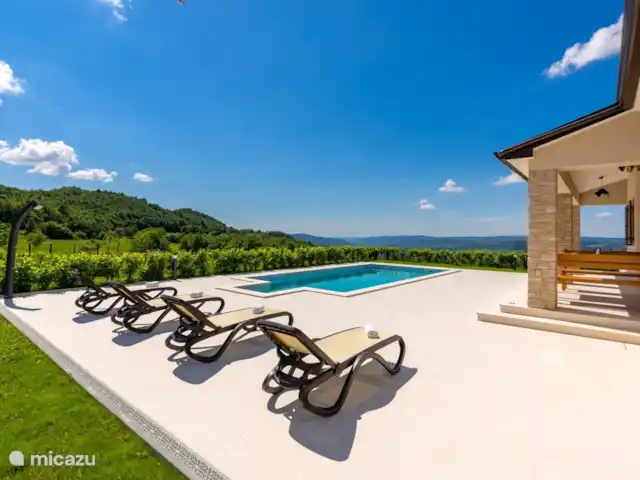 Location de Vacances Croatie, Istrie, Pazin, villa - Villa Monti transats et piscine