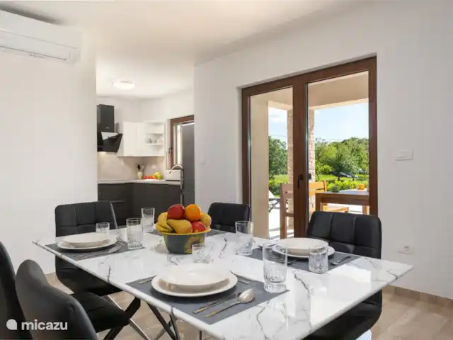 Location de Vacances Croatie, Istrie, Pazin, villa - Villa Monti table à manger