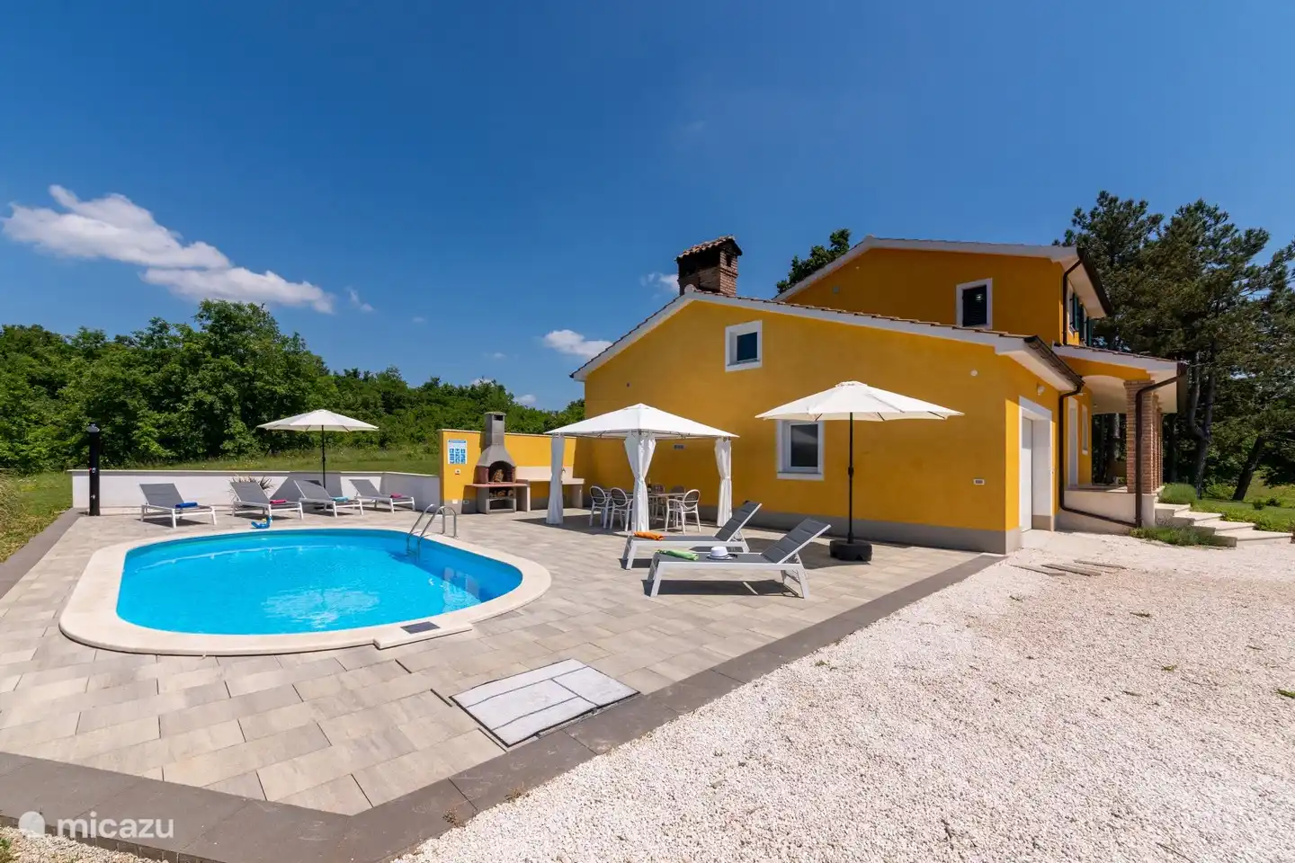 Schwimmbad + Terrasse