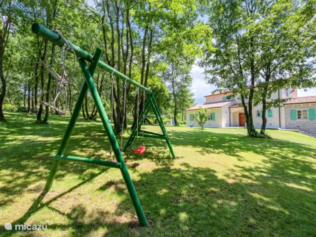 Villa Valffiorita huren in Kroatië, Istrië, Pazin - villa schommels in de tuin