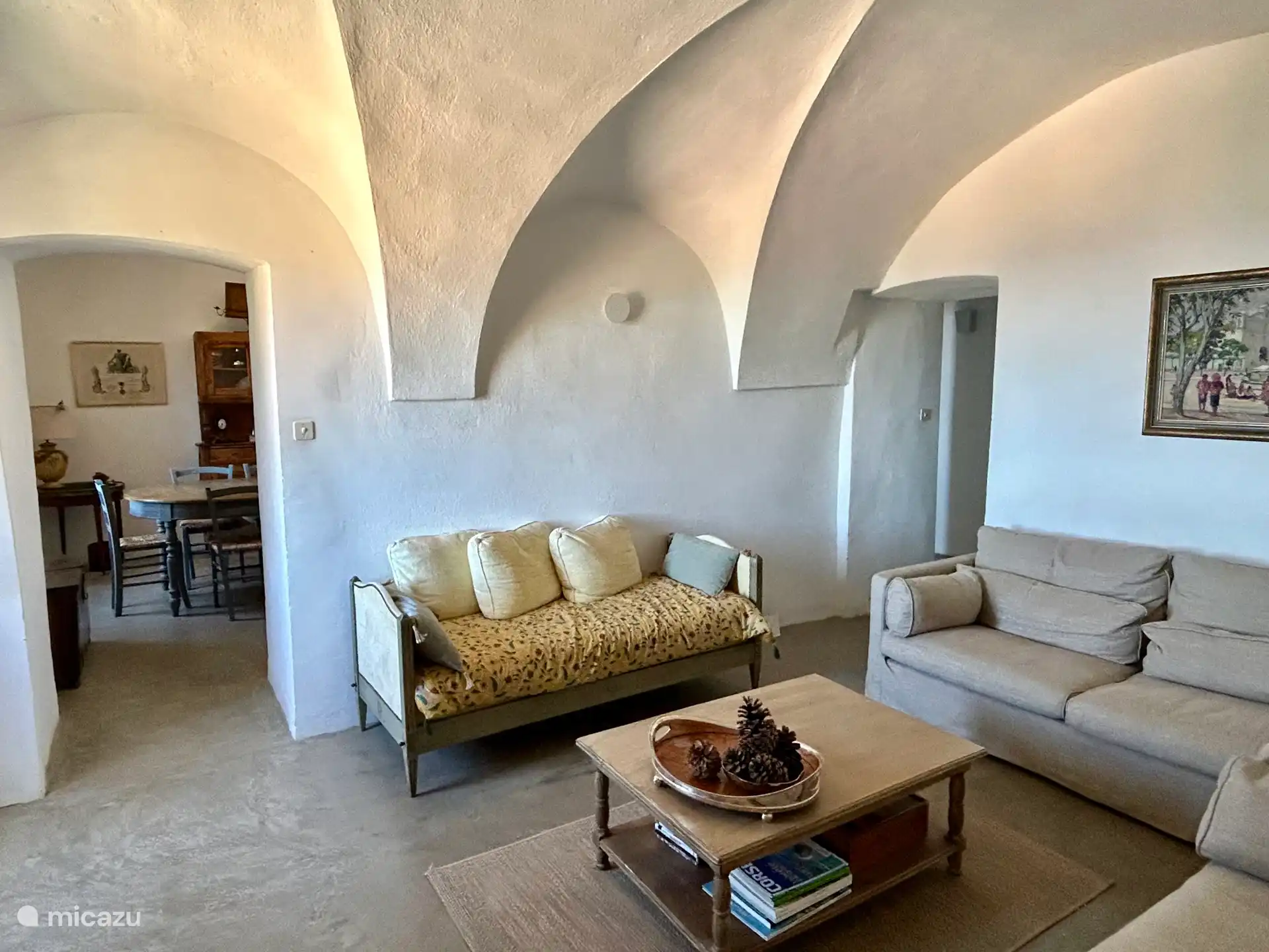 Vaulted living room, former chapel of the house