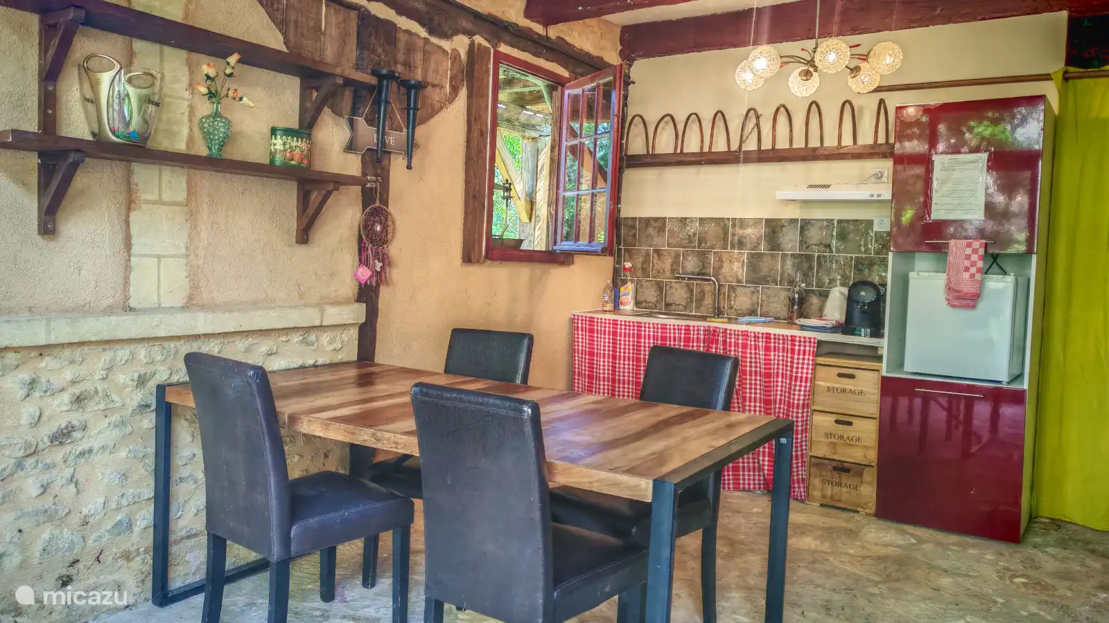 Espace de Vie, living room with kitchenette and (simple) cooking facilities