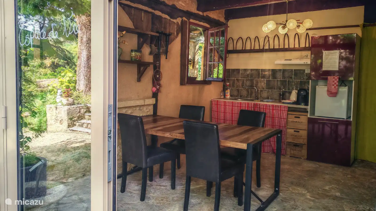 Espace de Vie, shared with our 2nd room (Terre Rose)