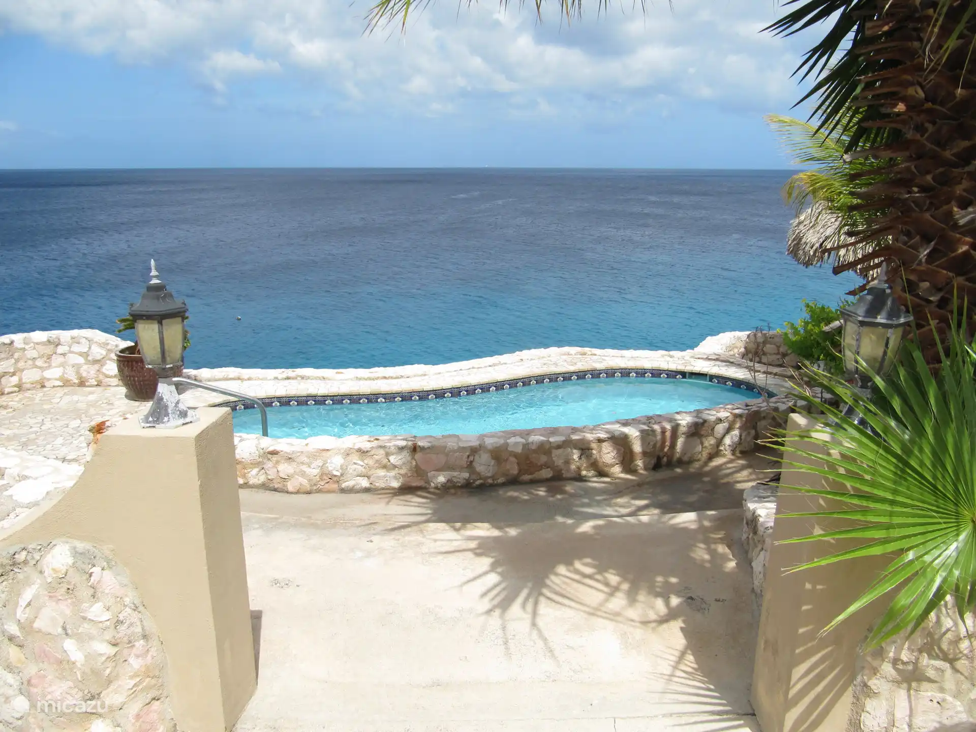 Whirlpool mit Blick auf das Karibische Meer