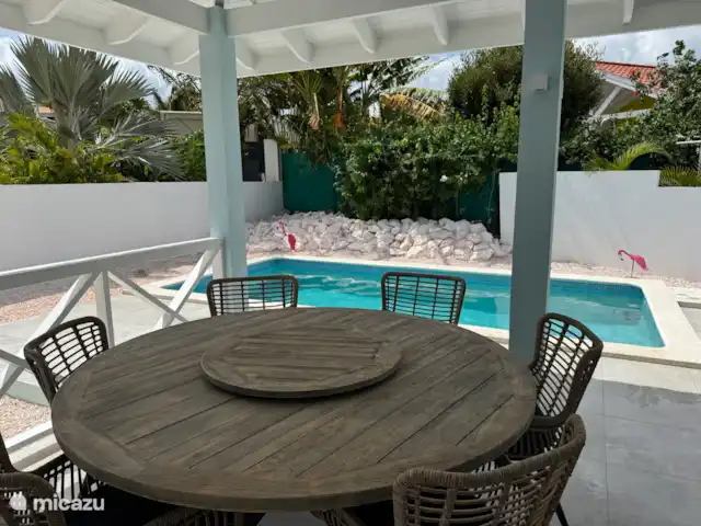 Location de Vacances Curaçao, Banda Abou (ouest), Fontein, villa - Casa De Los Sueños Terrasse couverte avec table pour 8 personnes