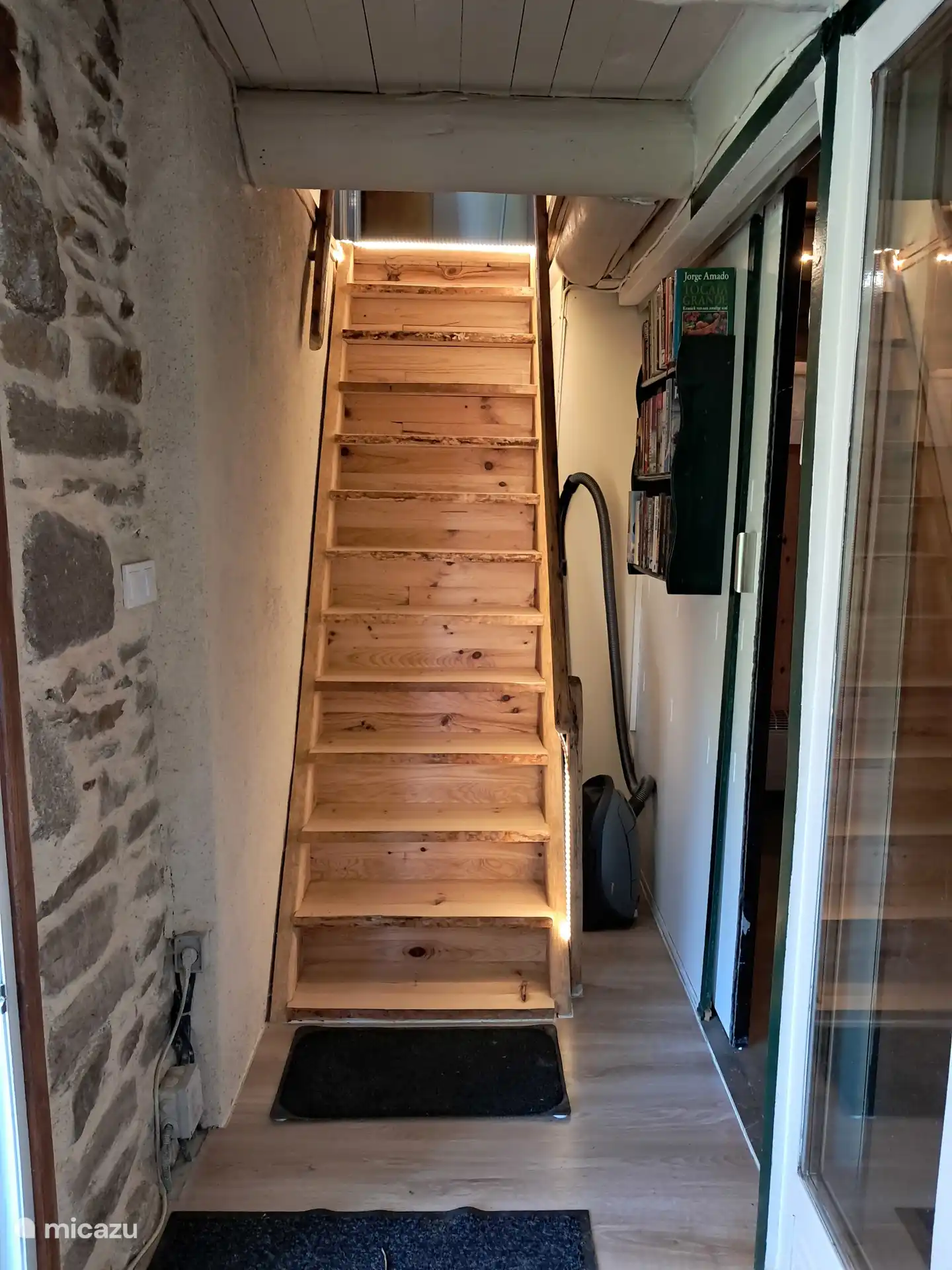 Treppe ins Obergeschoss