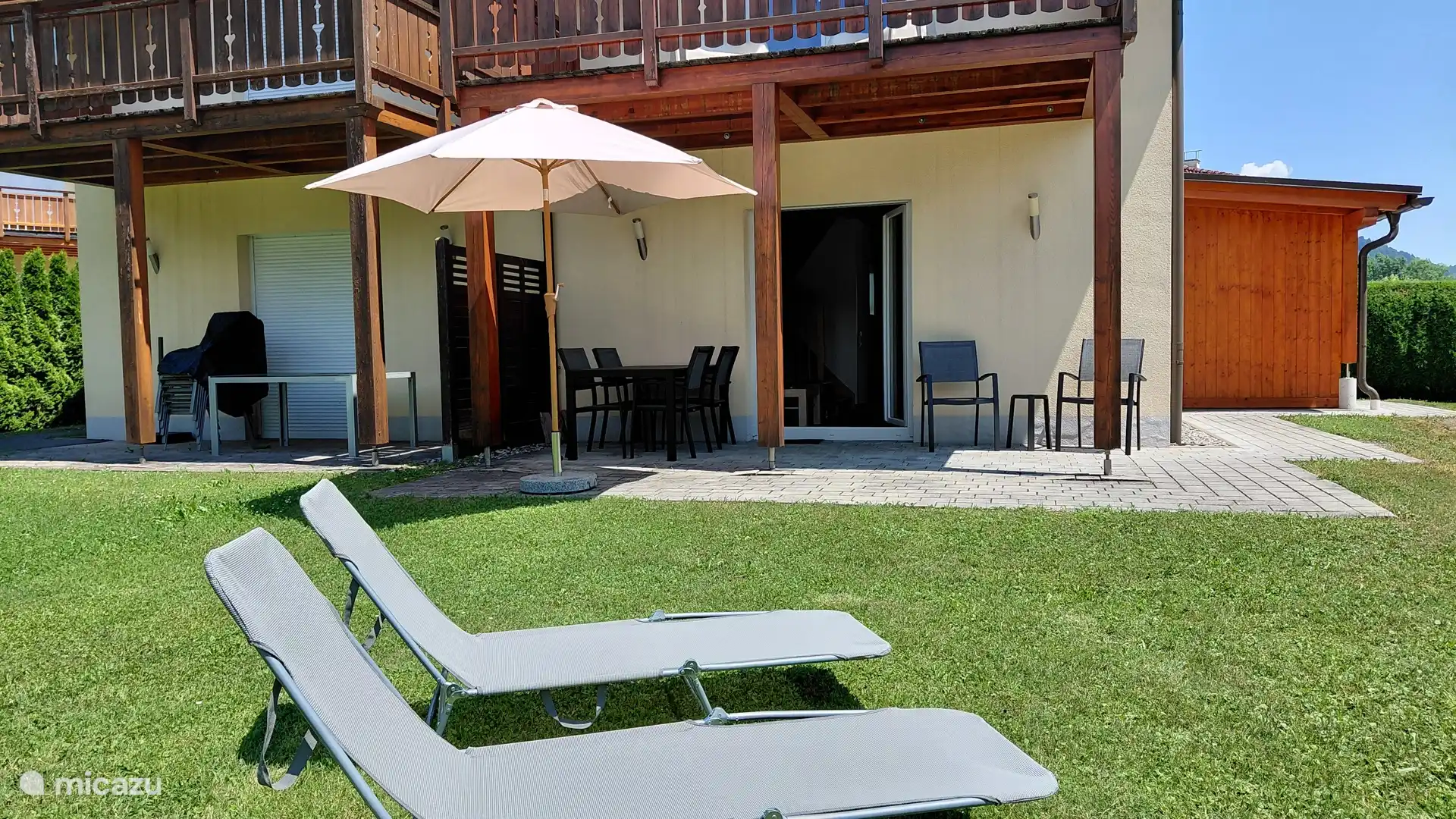 Jardin spacieux et ensoleillé