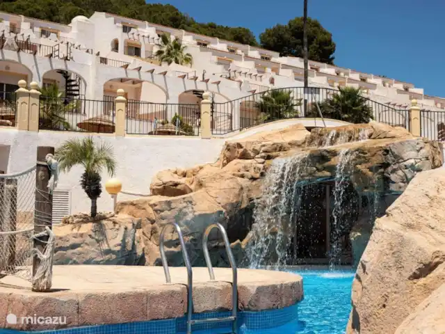 Casa Sunny Calpe huren in Spanje, Costa Blanca, Calpe - bungalow Zicht vanaf het zwembad op de bungalows