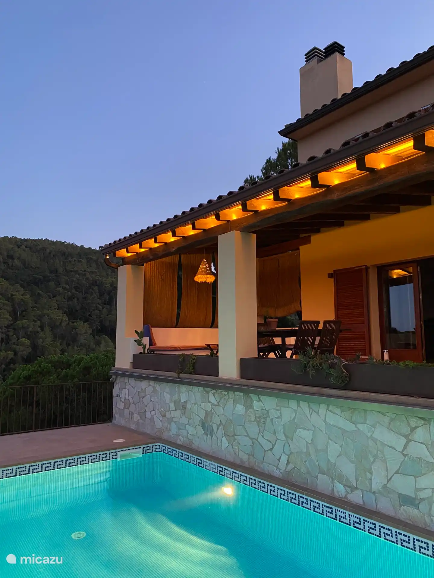 Die beleuchtete Terrasse