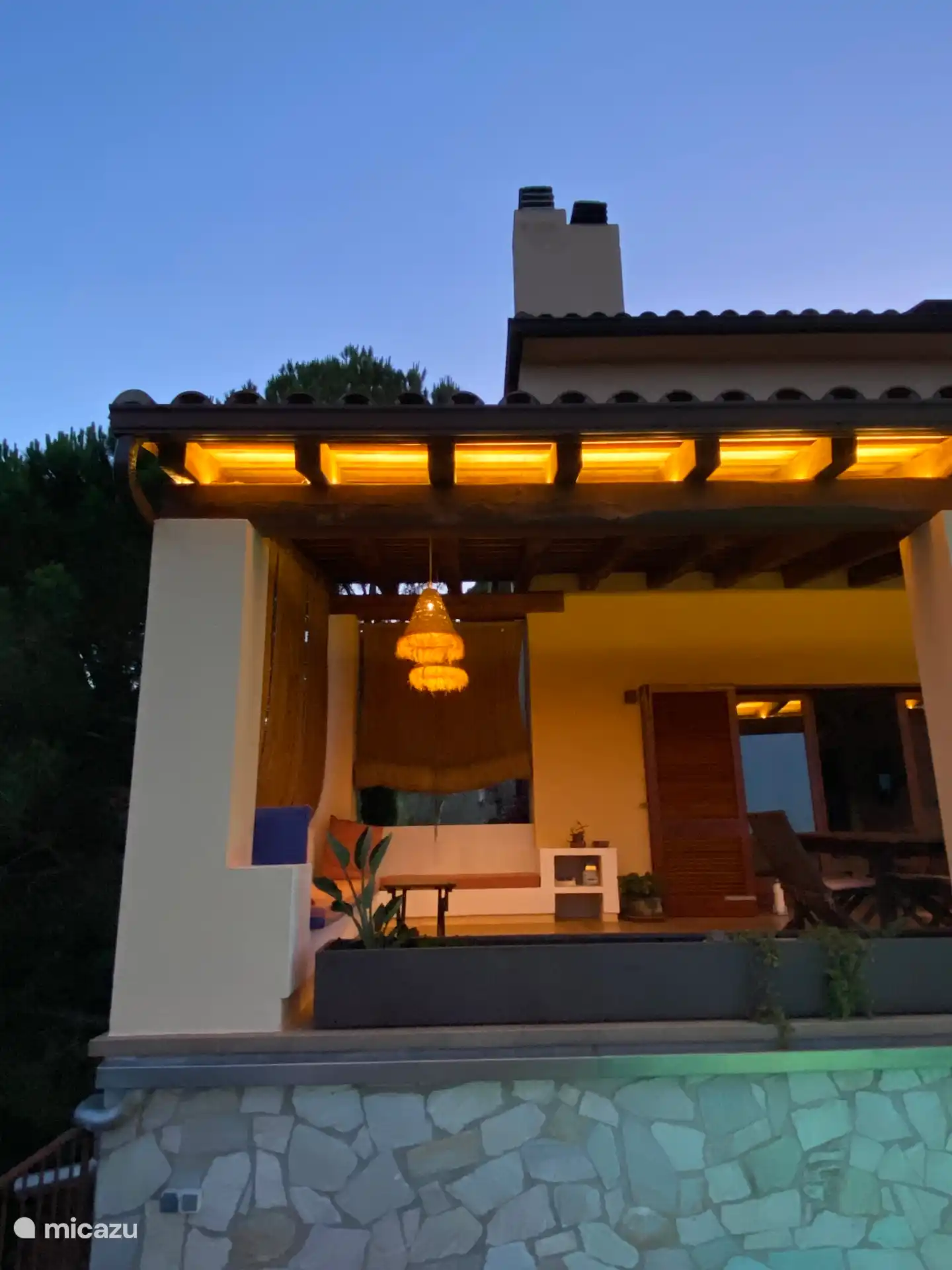 Die beleuchtete Terrasse