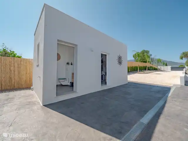 Location de Vacances Espagne, Costa del Sol, Málaga, maison de vacances - Casa Laflornb Toilettes extérieures séparées
Local de rangement avec machine à laver et jouets