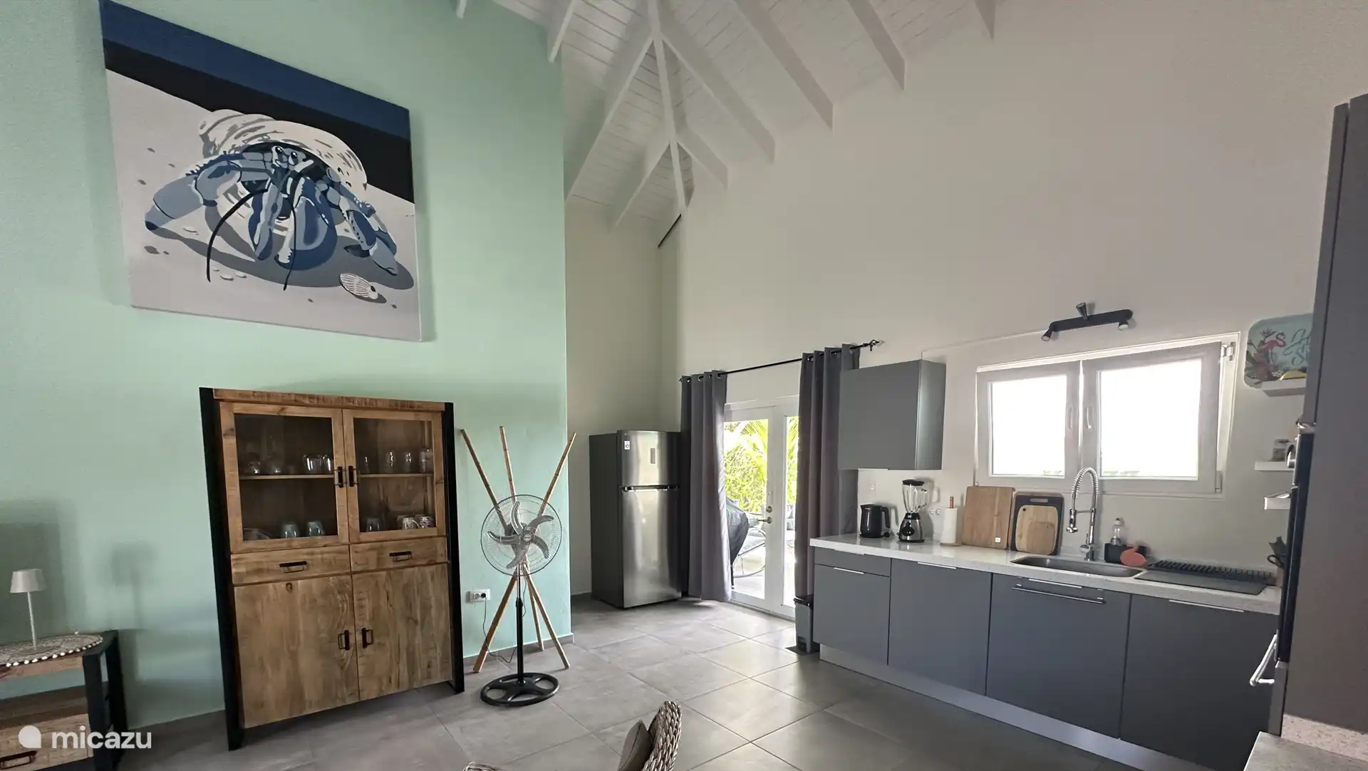 Woonkamer met keuken