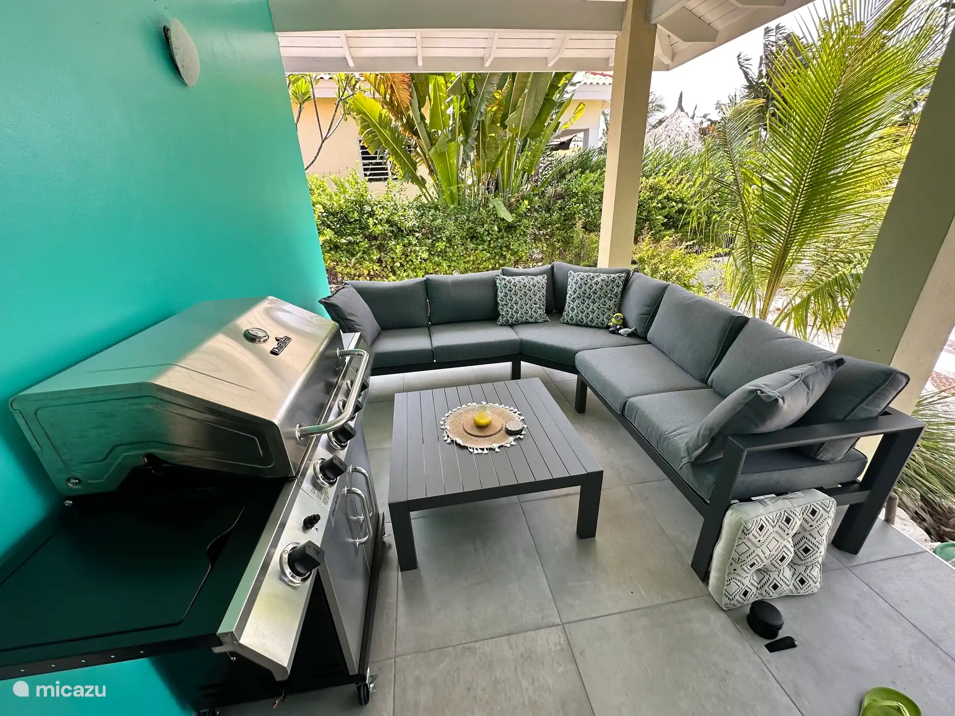 Terras met lounge en gasgrill