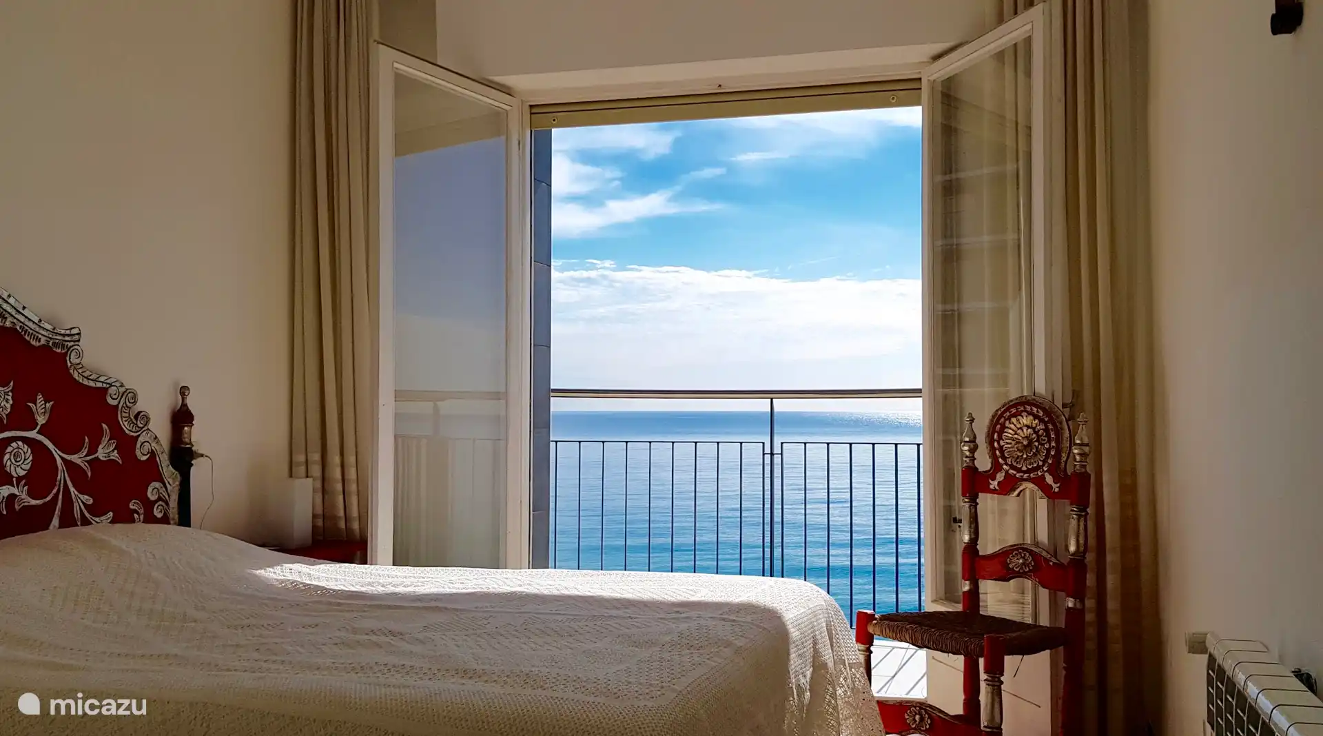 Waking up with seaview in the master bedroom.